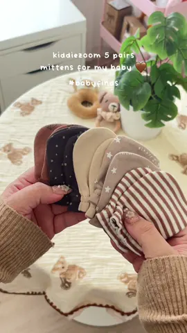 🤎👶🏼 finally found neutral colored mittens with secure garter and hindi matatanggal tanggal sa kamay ni baby ☺️ #nestwithme #nesting #firsttimemom #babyfinds #kiddiezoom 