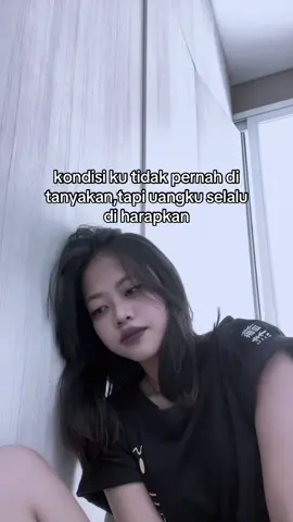 kapan kirim,kok belum kirim,jadi kirim engga,kirim aja sekarang.  haha mana pernah nanya  kamu sehat,uda makan,gimana hari ini. uang yg paling penting😅  #anakbungsu #perempuan 
