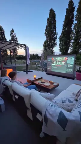 Family, fresh fruit and the comfort of lounge chairs under the open sky 🍉✨ As the VIVIDSTORM Floor Rising Screen lights up the night, the backyard turns into the coziest outdoor cinema. 🌙🎬 Nothing beats sharing laughter, movies, and sweet moments together. 💛 Video from grange_moi #VIVIDSTORM #OutdoorCinema #FamilyTime #MovieNightVibes #BackyardGoals #CozyNights #FloorRisingScreen #HomeTheaterLife #CinemaUnderTheStars #MovieNightMagic