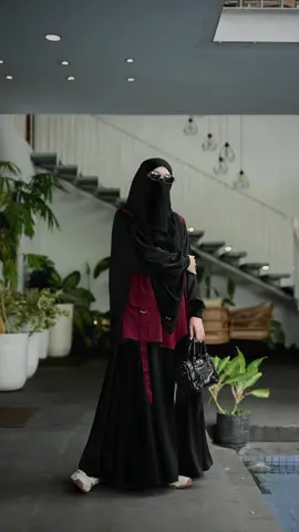outfit kalcer khumaaz #kalcelmuslimah #masyaallahtabarakkallah #outfitsyarikekinian #kalcerstyle #trendfashionhijab 