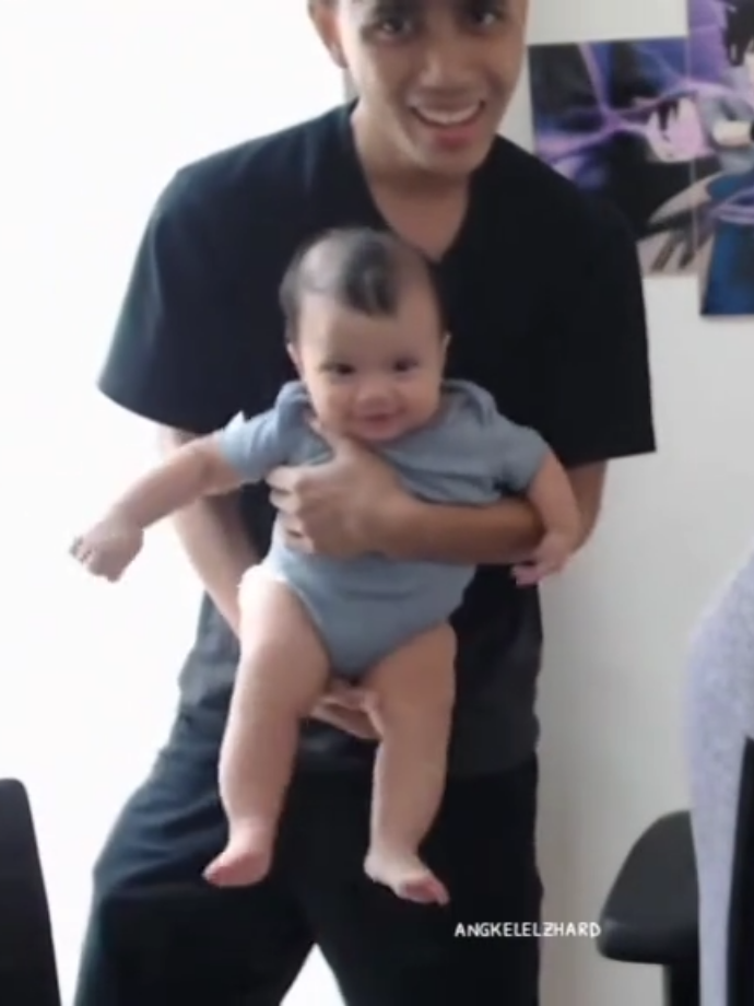 lucu bgt😍 source: yt Celiboy #elzhard #elzhardrahadianaskara #elkerung #dedekbayi #masyaallah 