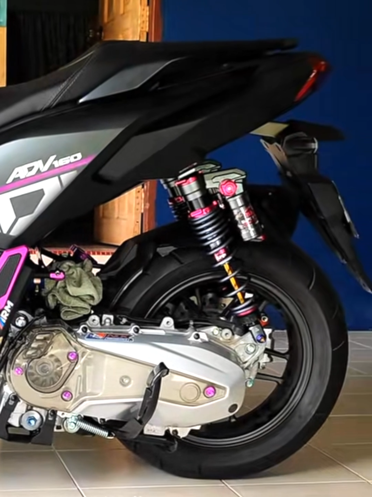 We found a gem on TikTok! Project BR Race looks stunning on the ADV160! Thank you and welcome to the #superflysquad! 📸 @muhdfad611  #superflymotos #projectbrrace