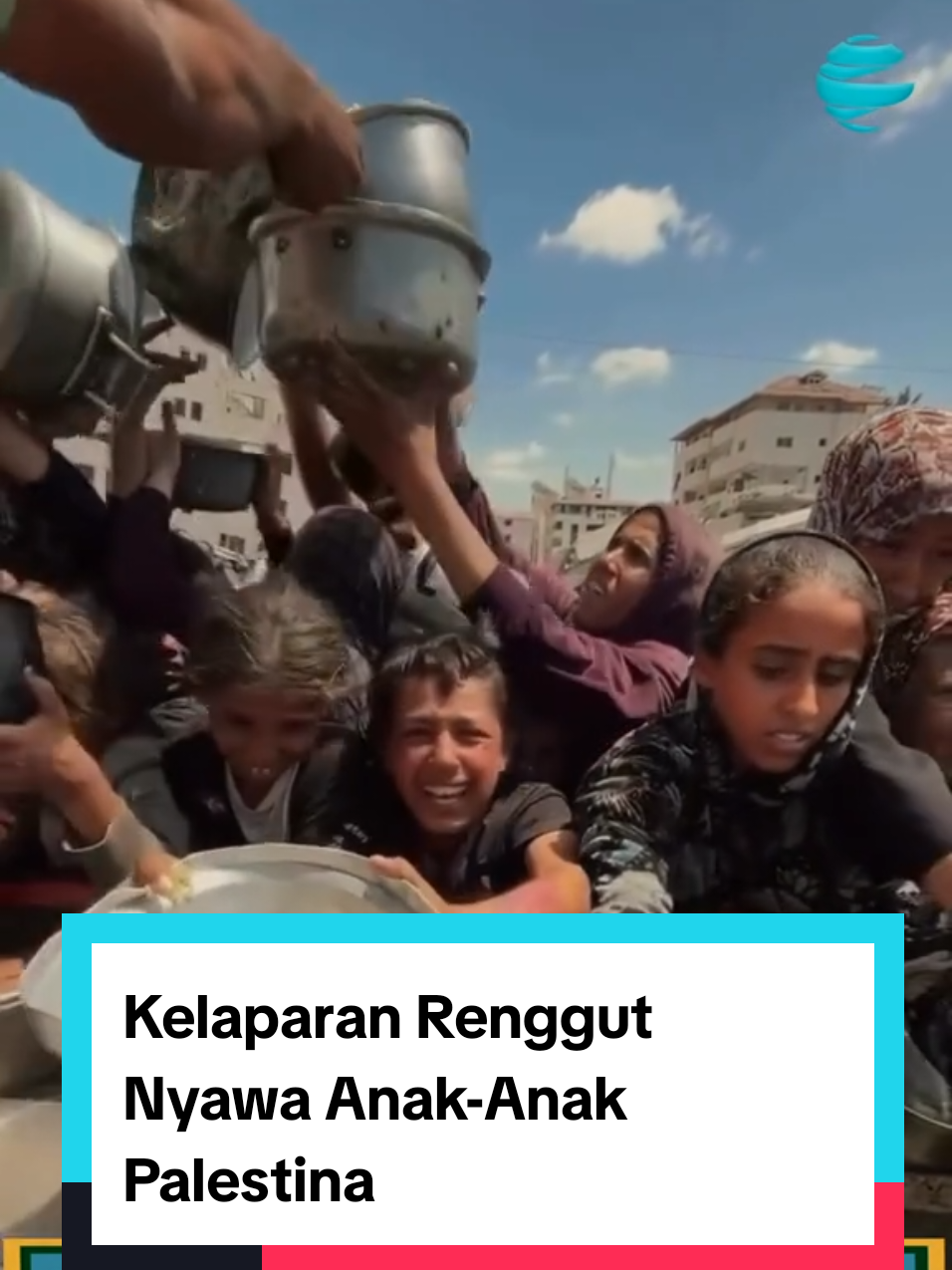 Kelaparan Renggut Nyawa Anak-Anak Palestina Kelaparan di Jalur Gaza telah menelan korban ratusan nyawa, terutama anak-anak. Mereka yang masih hidup, terus bertahan dengan tangisan dan kesedihan. Anak-anak Palestina berdesakan di dapur umum setiap hari untuk mendapatkan sesuap makanan. Jangan lupakan mereka! Berbuatlah semampunya untuk menolong mereka. Misalkan dengan melanjutkan aksi boikot terhadap produk-produk Zionis dan afiliasinya. #gaza#palestina #kesedihan#tangisan