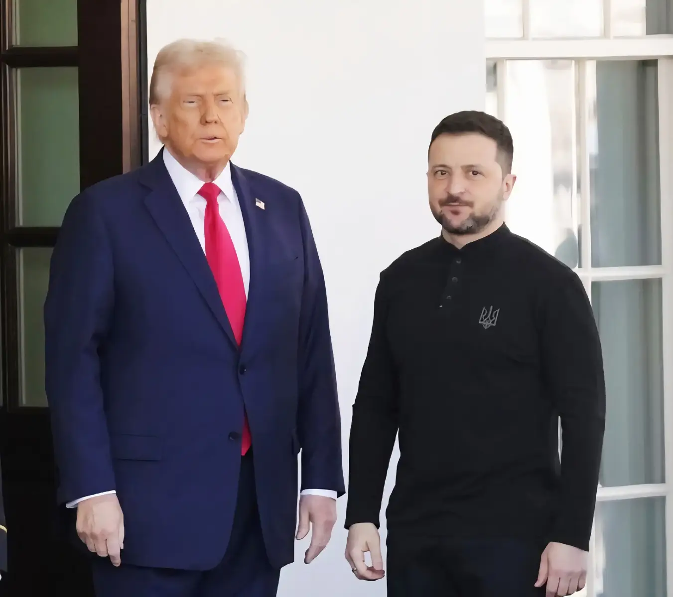 Donald Trump pregătește o întâlnire istorică cu Putin și Zelenski. Amândoi și-au exprimat deschiderea pentru negocieri directe. Pacea poate fi decisă în două săptămâni. Bucureștiul? Tace. 🔴 Trump spune clar: „Acesta e războiul lui Joe Biden, nu al meu.” 🔴 Europa suferă – economic, social, uman. România la fel. 🔴 Guvernul nostru stă cuminte la remorca intereselor străine. AUR spune răspicat: Ajunge! ✅ România trebuie să ceară pace, nu război ✅ Gata cu banii și resursele trimise în Ucraina ✅ Interesul românilor pe primul loc! 🕊 AUR a susținut pacea din prima zi. Salutăm inițiativa lui Donald Trump și cerem ca România să aibă o voce clară, nu să stea în genunchi. 📢 Distribuie dacă și tu vrei o Românie care luptă pentru pace, nu pentru interesele altora! #Trump #Zelenski #Putin #fyp 