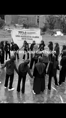 kita, hujan dan perlombaan kala itu🙇🏻‍♀️🙇🏻‍♀️#fyppppppppppppppppppppppp #4u #fypdonggggggg #osissma #lomba17agustus 