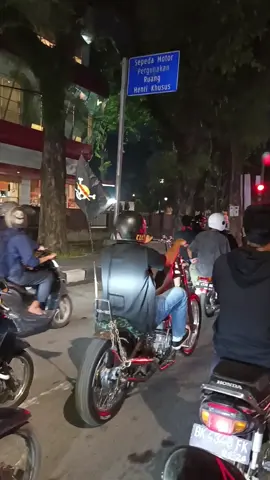biarkan motor clasik memadati malam hari ini 🔥 #fyp  #riding 