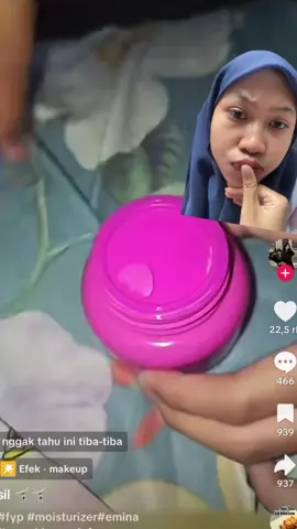 Adehh jiwa penasaran ku 😭😭 kirimin 1 trek #fyppppppppppppppppppppppp #moisturizer #moisturizerviral #emina #eminacosmetics @Emina Store @eminacosmeticsofficial @EMINA STORE INDONESIA 