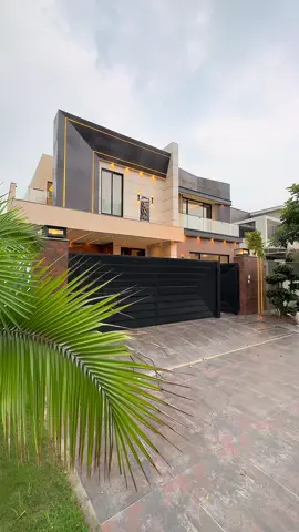 🏡 1-Kanal Modern House for Sale ✨ Key Features: Brand New, Modern Design with Premium Finishing Spacious 5–6 Bedrooms with Attached Luxury Bathrooms Stylish Drawing & Dining Room Double Height TV Lounge with Elegant Interior Modern Kitchen with High-Quality Fittings Powder Room & Store Room Servant Quarter with Attached Bath Beautiful Front Elevation with Modern Architecture For More Details&Info 📲 +92321-1457582 
