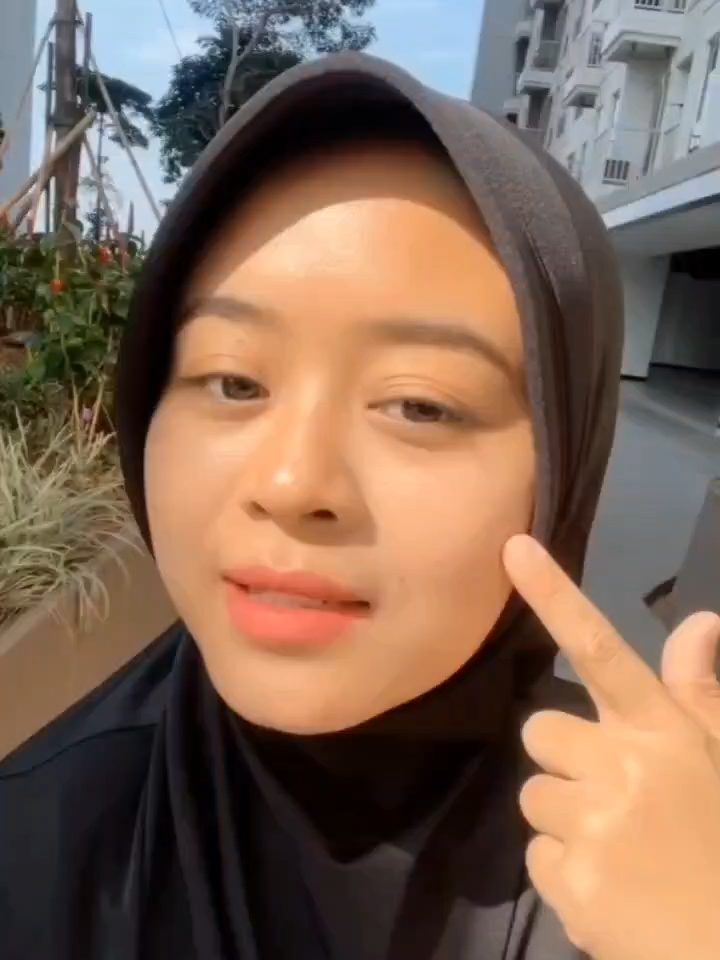 Kulit kusam? engga dulu kalo kamu udah pake Chalonese guys😋✨#fyppppppppppppppppppppppp #masukberandafyp #ForYourBeauty #skincareroutine #skincareviral #produkhemat #chalonesecreamwhiteningandfreckleremoval #skincaretips #viralvideo1million #chalonese #chaloneseskincare #garishalus #wajahglowing #cerahglowingnatural #viralllllll #mencerahkanwajah