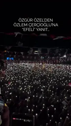 Aydın mitinginde Özgür Özel’in çağrısıyla telefon ışıklarını yakan vatandaşlar alanı aydınlattı…