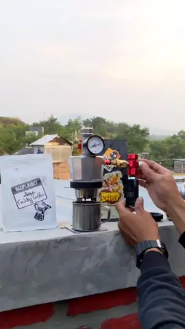 coffee+sunset good vibes ☕🌄🥂 Mokajet cyberflow make coffee everywhere 🚀 welcome to pneumatic espresso maker #coffee #espresso #coffeevibes #espressomaker  #pneumaticespresso 