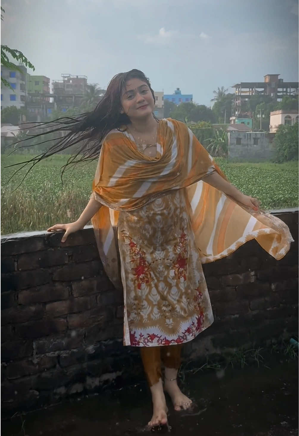 বৃষ্টির পানিতে আমার সব দুঃখ  কষ্ট ধুয়ে মিশে যাক 😅🌧️#tiktok #foryou #viral #capcut #highlight 