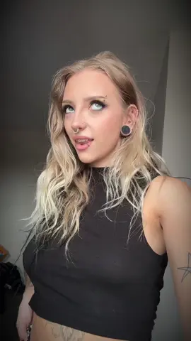 Rein. Raus. 🦇 #gothtok #alttiktok #alttok #altgirls #fypviral 