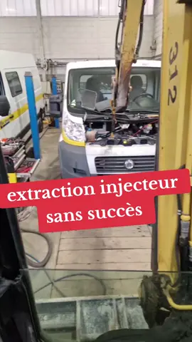 l'extraction d'un injecteur n'est pas une chose toujours évidente , obligé d'employé une méthode douce . #injecteur #fiat #ducato #paris 