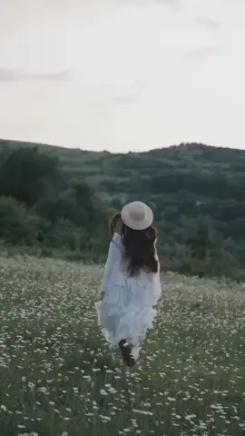 ما أجمل أن يأتيك الصباح بوجه من تُحب          وكأن الشمس أشرقت مرتين  مرَّة في عينيك فـ أبصرت  ومرَّة في روحك فـ أضاءت      ❤️  صباحكم  ❤️
