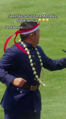 Seketika lihat 1 Istana langsung sibuk semua ketika ada lagu Tabola Bale. Lagi liat Seskab Teddy joget tapi salut sama Pak Paspampres yang beneran sibuk 😭😭😭😭 #teddyindrawijaya #tiw #seskabteddyindrawijaya #mayorteddy #letkolteddy 