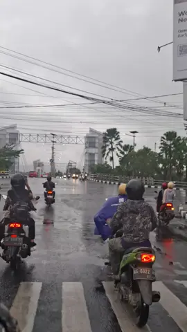 kediri udah mulai hujan ya🙆🏻‍♀️🌨 #kedirilagi #kediripride #kediri24jam #4upage #fypシ 