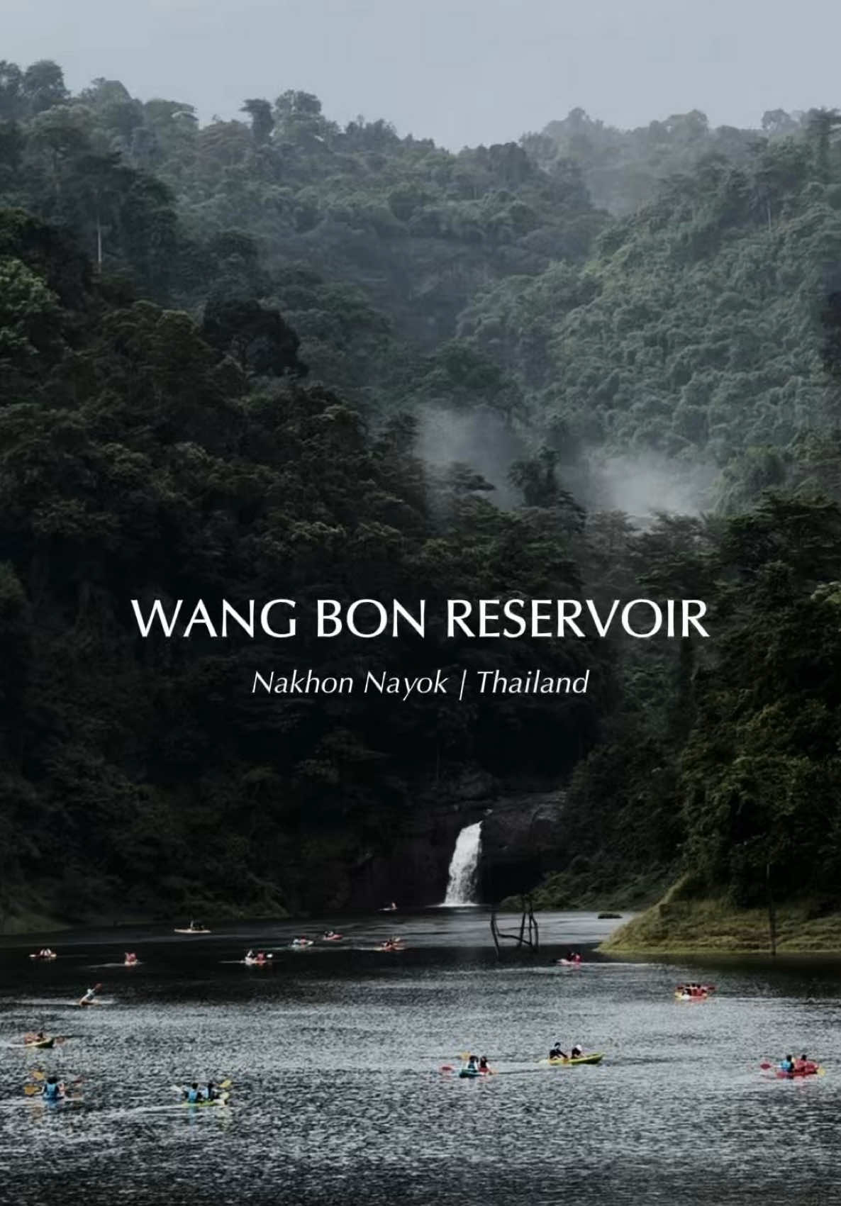 natura vibes ⛰️🌳💚 📍อ่างเก็บวังบอน จ.นครนายก 🛶 ค่าบริการพายเรือ 50 บาท/คน ⏰ เปิดทุกวัน 8:00–18:00 น. 🆘 เอากางเกงไปเปลี่ยนด้วยนะ ต่อให้ฝนไม่ตกตูดก็เปียกได้เหมือนกัน!!! #อ่างเก็บน้ําวังบอน #นครนายก #เขาใหญ่ #tiktokพาเที่ยว #ธรรมชาติ #พายเรือคายัค #เที่ยวนครนายก 