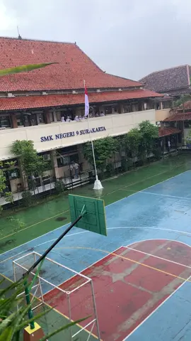 🌧️🌧️ #sekolah#smsr#hujan #smk9negrisurakarta 