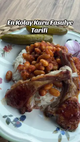 En kolay Kuru Fasulye Tarifi Tadi nefis oluyor kaydetmeyi unutmayın ❤️ Ben yaz kış yemeyi çok seviyorum peki ya siz🤗  Kuru fasulye tarifi; Ben yanında eti ayrı pişiriceksem etli yapmıyorum, 1 soğan 3 diş sarımsak 1 yemek kaşığı salça Ben beyaz barbunya kullanıyorum Üzerine tuz, karabiber, pul biber, toz biber ekliyorum.  Üzeri geçecek kadar su ekleyip pişiriyorum 😊  Pirzolaları sıvıyağda alt üst kızartıp üzerine kekik, pul biber tuz ekleyip en son tereyağ ekleyip altını kapatıyorum.  Şimdiden afiyet olsun 😍  Reklam ve işbirliği yoktur #kurufasulye #etlifasulye #pirzola #kurupilav #etliyemekler 