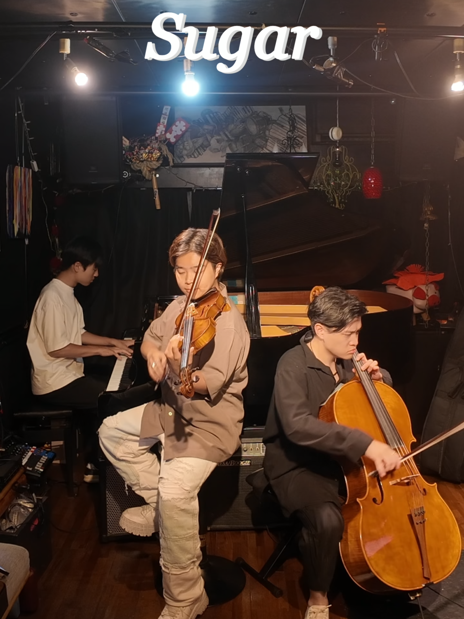 【Sugar / Maroon 5】 This song is about sweet love, and we’ve all watched the music video countless times. Being able to perform it together as a trio was so nice 🫶🏻✨ Please give it a listen! 甘い愛情を歌ったこの曲、MVも何回も見ていたこの曲を3人で演奏できて幸せだった。。🫶🏻✨ 是非お聴きください！！ ・ ・ #Sugar #Maroon5 #マルーン5 #featA #covers #一発撮り #violin #cello #piano #弾いてみた #バイオリン #チェロ #ピアノ