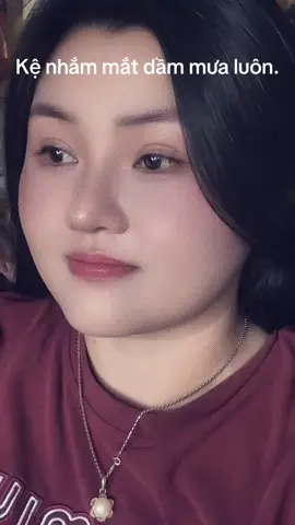 Kệ nhắm mắt dầm mưa luôn .