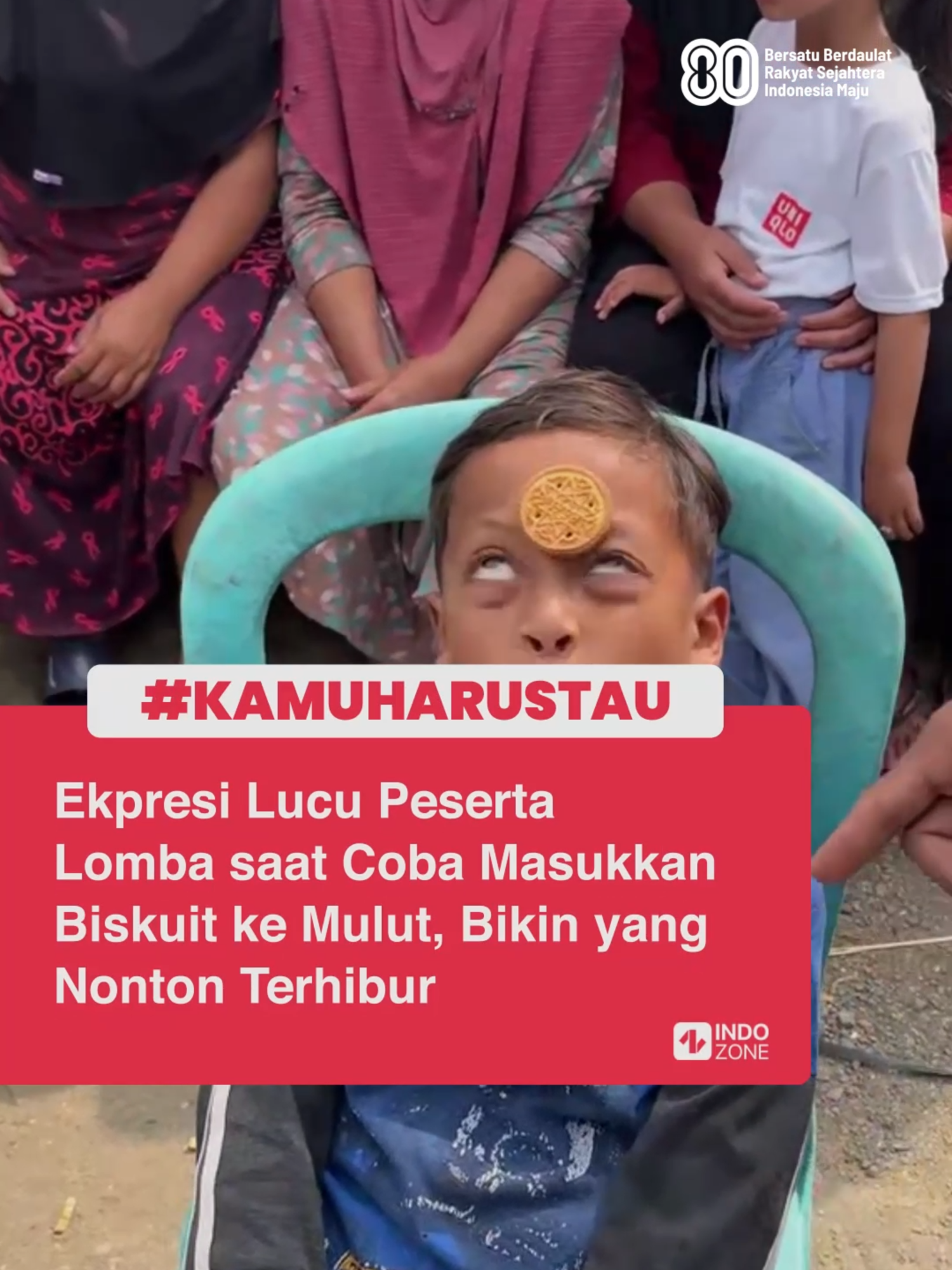 Agustusan core! Sebuah lomba yang digelar saat 17-an ini mengundang tawa banget. Ekpresi seorang bocah saat mencoba memasukkan biskuit yang ditempel di wajah, sangat menghibur. Usahanya tak main-main, pelan tapi pasti, biskuit akhirnya bisa masuk ke mulut, dan menjadi yang tercepat di perlombaan. Kalau minZone yang ikutan lombanya, udah keburu ngakak duluan sih😆 Keren banget kamu, dek! Video: TikTok/fikararif [Baca berita dan informasi menarik lainnya hanya di www.indozone.id]