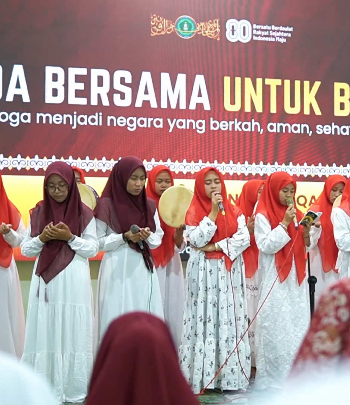Santri Pondok Pesantren Nurul Qarnain gelar Doa Bersama Untuk Bangsa di moment hari kemerdekaan bangsa Indonesia. Semoga Indonesia menjadi negara yang berkah, aman, sehat, dan sejahtera❤️🤍 #nurulqarnain #ponpesnurulqarnain #hutri80indonesia🇮🇩 #santriindonesia #doauntukindonesia 