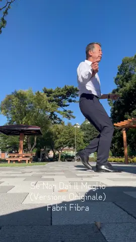 Se Non Dai Il Meglio (Versione Originale) 	Fabri Fibra Lockin Lockdance Oldman	この日は雲一つない青空でした。早朝、高知城をバックに。		#SeNonDaiIl #Meglio(Versione Originale) #FabriFibra #ojeys #オヤジーズ  リクエスト一覧ページ   https://50dance.net/request/	 はじめるのに遅すぎることはない。これからの人生で今日が一番若い日なのだから。５9歳の挑戦　It’s never too late to start dancing.Because today is the youngest day of my life. Challenge at age 59 　https://50dance.net/