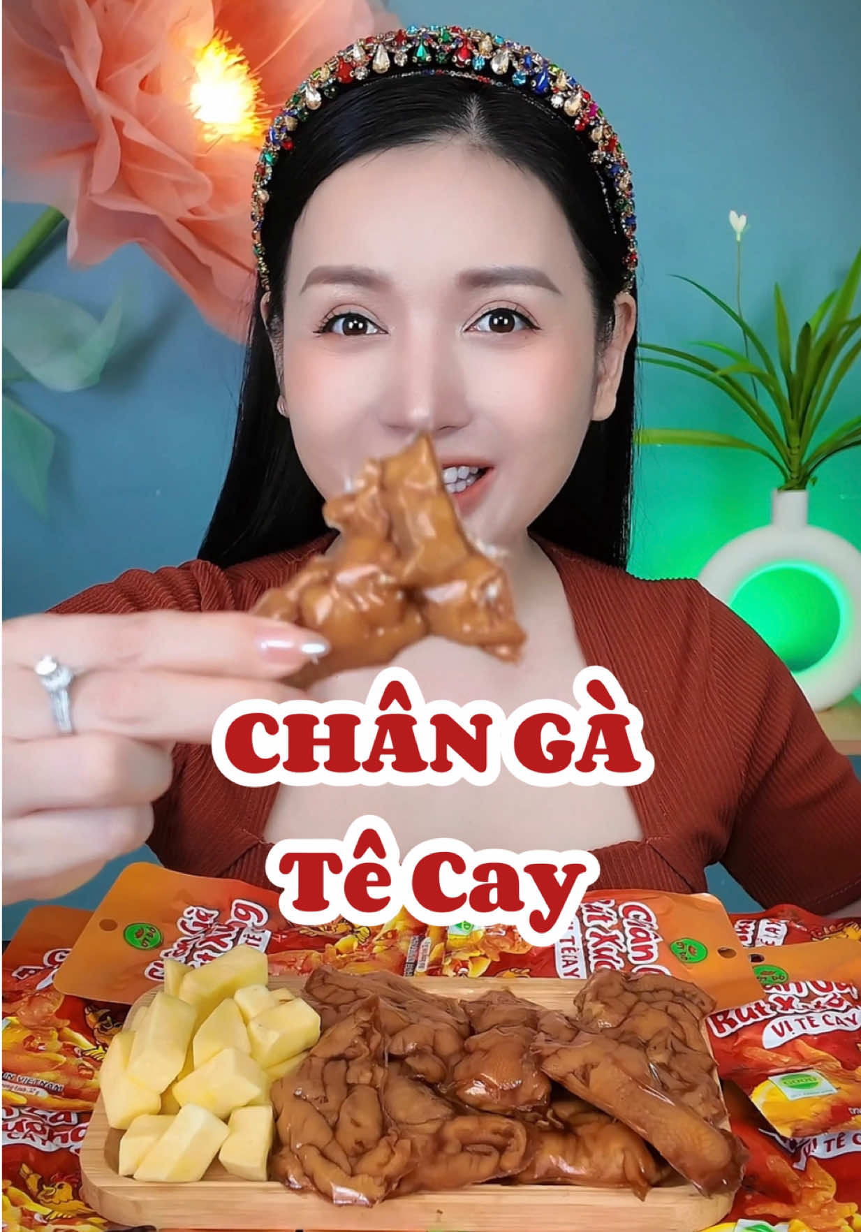 Tui tìm đc loại chân gà này đậm đà mà to nữa nè mấy bà #sallyhang #mukbang #changaotdo #changaVN #changarutxuong 