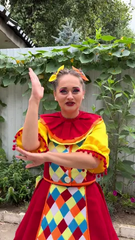 “Mâna sus cu-i place să se joace…”🙋🏼‍♀️🤩💛 Nouă ne place să ne jucăm, și ne-ar face mare plăcere să ne jucăm împreună la un spectacol super mega interactiv și distractiv!!!🥳🥳🎨 Ne vom distra cu multă hârtie colorată, dansuri și cântecele super active!!!💃🎶🥳  Nu e loc de plictiseală, așa că vă așteptăm cu maaare rag!🥰🫶🏼❤️ 😉Informații:  🎲Spectacol: Cutia cu Jocuri Colorate ⌛️Data: 23 AUGUST 2025 ⏰Ora: 11:00 🏨Organizator: Trupa Planeta Clounella, Locație: Str. Eminescu 55. 💰Preț bilete: 180-210-230-250 lei ☎️ Info bilete: 060932888 🔥 Bilete online: iTiket.md   #planetaclounella #multadistractie #spectacoldistractiv #spectacolinteractiv