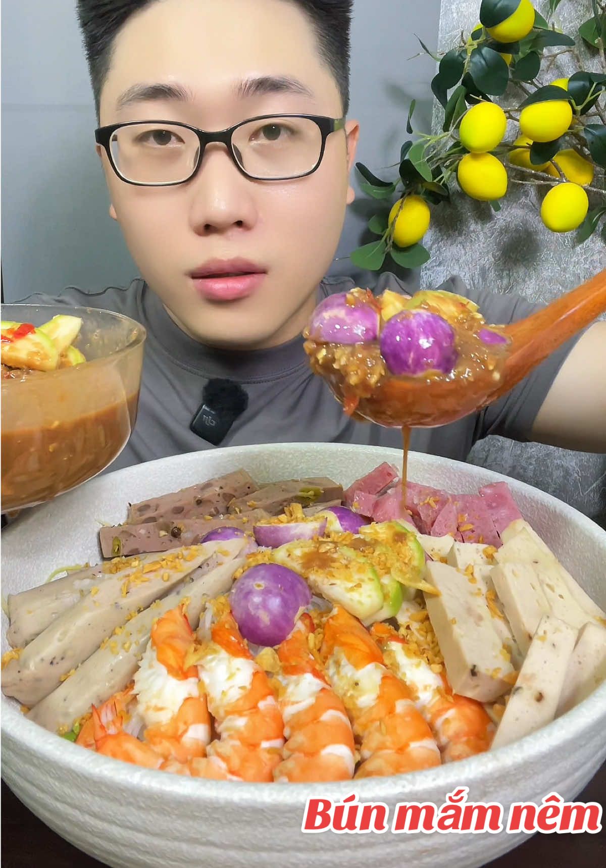 Làm nhẹ tô bún mắm nêm full topping nha 🤪😍😍#mukbang #ancungtiktok #diencongtu9797 #bunmamnem #mamnemlangchaixua 