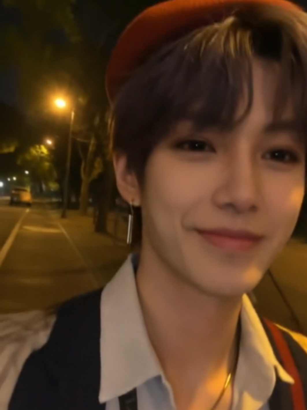 Replying to @komibabyxo My cutiiiieeeee!!! im on my wayyy.. AND youll be waiting for me this time. Almost done with this stream 😘🧜‍♂️🧜‍♀️ #loveanddeepspace #rafayelloveanddeepspace #loveanddeepspacerafayel  #ai  #handsome