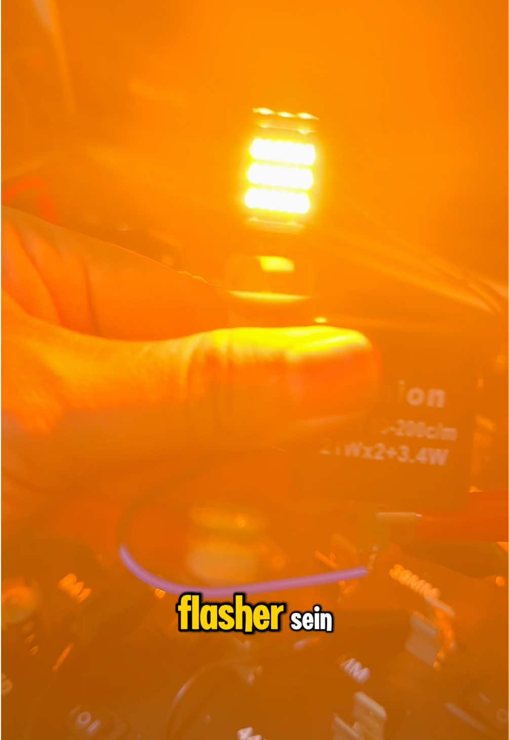 Flasher sein bunyi 12V, bikin lampu sein berkedip dengan suara khas. Cocok untuk motor harian atau modifikasi. Pemasangan mudah dan praktis.” #flashermotor #flasherbunyi #flasher #modifikasimotor #aksesorismotor 