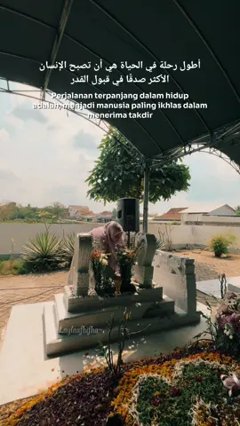 Ternyata anak perempuan pertama yang kini memikul banyak tanggung jawab untuk terus melanjutkan perjuangan orang tua nya itu adalah AKU🥀. Percayalah kehilangan itu sangat menyakitkan.. kalau bukan karna allah yang menguatkan kita tak akan mampu menghadapinya❤️‍🩹 Hasbunallah wani’mal wakil✨