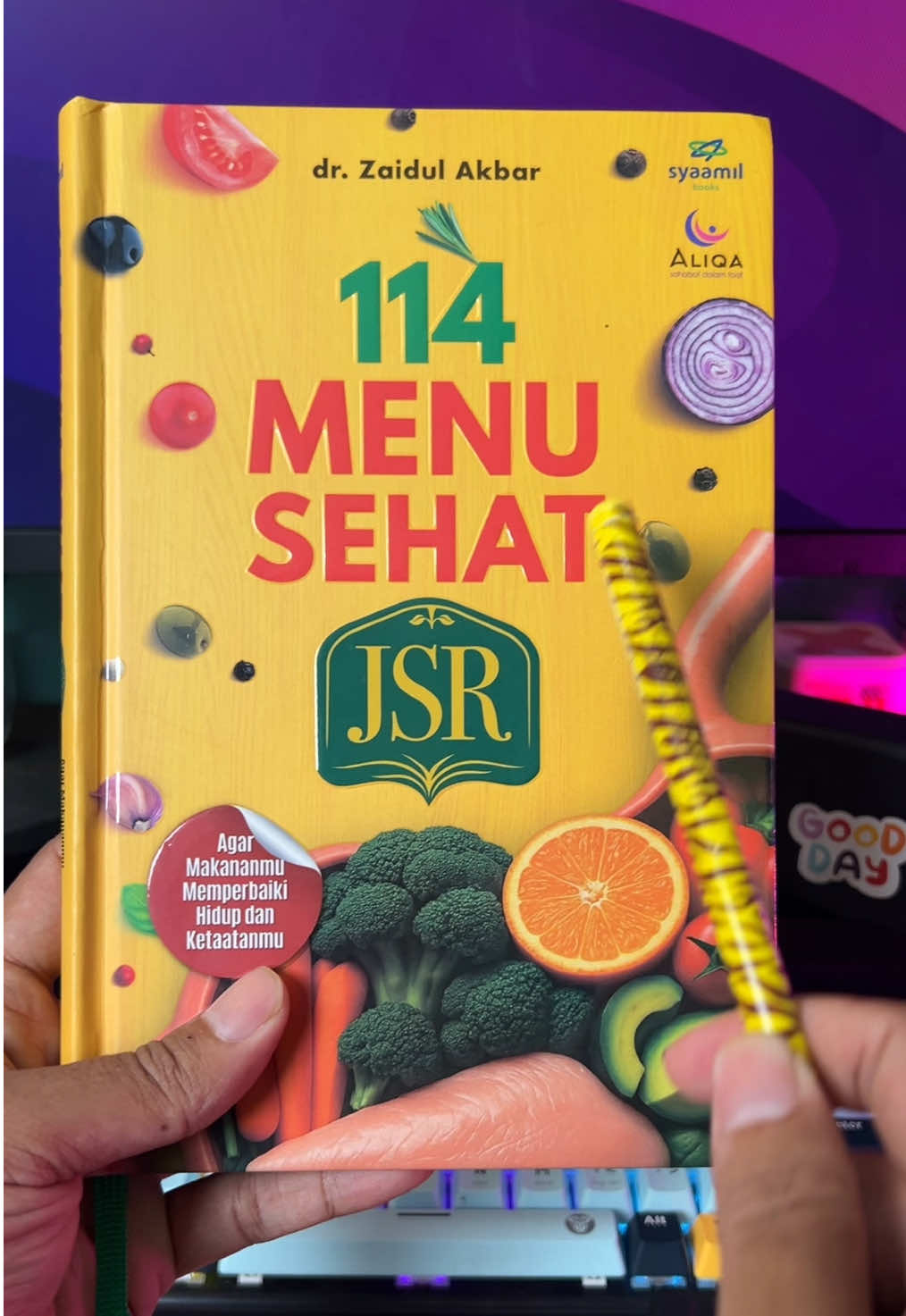 Alhamdulillah Buku 114 Menu Sehat JSR ini sudah launching, dan sekarang bisa langsung kita beli. Buku 114 Menu Sehat JSR dari Dr. Zaidul Akbar ini memuat menu sehat dirumah, ada menu pembuka, menu utama, dan menu penutup. Pokoknya buku 114 Menu Sehar JSR Dr zaidul akbar ini wajib banget kita miliki. Yuk cek out buku 114 Menu Sehat JSR ini sekarang ya #buku114menusehatjsr #114menusehatjsr #drzaidulakbar #resepsehat #modalkontendoang 