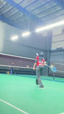 Newb Santai2 ☺️ memang wajib bagi keluar peluh , baru badan rasa ringgan & energetic ✌🏻 .. #badminton #trend #sport #xyzbca #foryoupage 