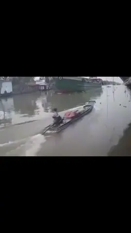 ịn ra mất máy luôn xuống sông luôn
