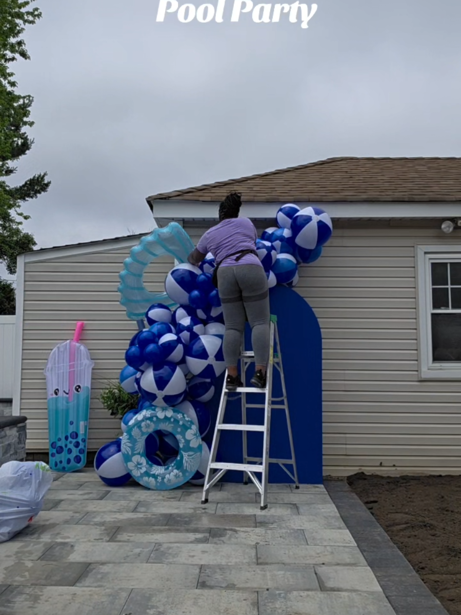 Beach Ball installs are my favorite for summer. Replace your latex balloons with durable Beach balls for the perfect pool party #poolparty#beachball #balloonartist #longislandny 