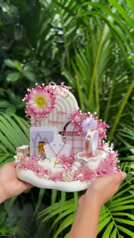 Secantik ini wajib ada di meja akad kamu 😍  (Tempat perhiasan lengkap, dan antam) , bisa request warna yaa #kotakperhiasan #tempatmahar #kotakmahar #perhiasan #maharnikah