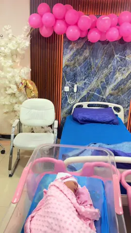 ✨ في لحظة مميزة مليئة بالحب والرحمة… استقبل مستشفى الجادرية الأهلي توأمًا من البنات 👶👶💗 ولادة مزدوجة تحمل معها ضعف الفرحة وضعف النعمة… ابتسامتان صغيرتان تنيران درب عائلة كاملة، وتكتبان بداية قصة جديدة مليئة بالأمل والحنان. مستشفى الجادرية الأهلي… حيث تتحول لحظات الانتظار إلى أجمل ذكريات 💞