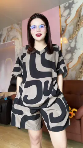 ชุดเซตขาสั้นผ้าไหมอิตาลีสวมใส่สบายสาวอวบใส่ได้#ชุดเซตขาสั้น #ชุดเซทสาวอวบ #เสื้อผ้าสาวอวบ #เสื้อผ้าแฟชั่นสาวอวบ #ชุดเซ็ทสวยๆ 
