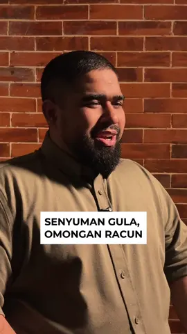 “Gak ada yang bangga jadi muka dua, karena pada akhirnya, lo cuma lucu buat ditonton bukan layak buat dipercaya.”
