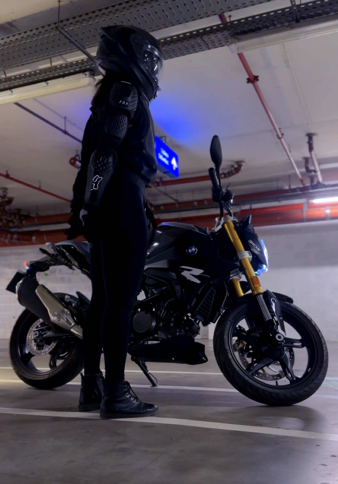 eu estava sonhando com esse outfit. #look #moto #bikergirl #bmw #bmwg310r 