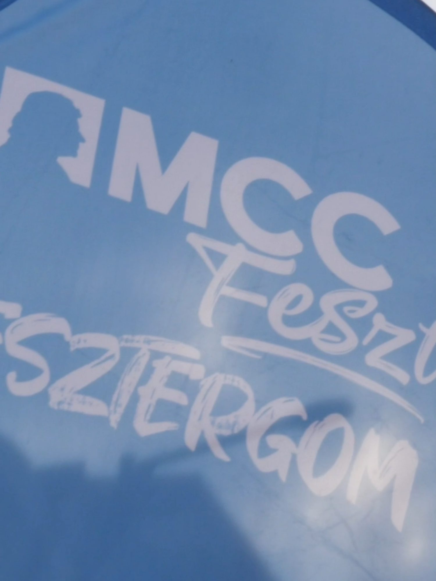 Nyilatkozni nem igazán szerettek volna az Átlátszónak a Mathias Corvinus Collegium szervezésében megvalósuló MCC Feszt látogatói, azonban Orbán Viktor beszédét mi is meghallgathattuk Esztergomban. Segíts, hogy az Átlátszó mindenkié maradjon! 👉 http://atlatszo.hu/tamogatom #MathiasCorvinusCollegium #MCCFeszt #magyarország