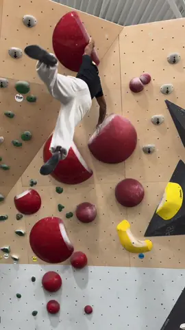 end of sesh shenanigans, double dyno on a v2 #bouldering #indoor #fyp #boulderinggym #sportrockrio 