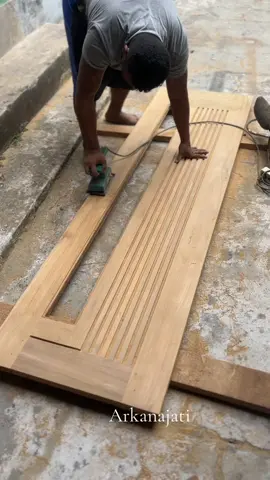 PRODUKSI PINTU DAN KUSEN Dengan bahan kayu jati perhutani untuk ukuran dan model bisa custum  🚪 PINTU   🚪 KUSEN  🚪 JENDELA  Lokasi workshop : 📍Gagaksipat rt03 rw03 Ngemplak Boyolali Jawa Tengah  Untuk pemesanan dan konsultasi bisa DM/WA : 085700045100#pintuutama #pintusolid #pintukuputarung #pintuminimalismodern 