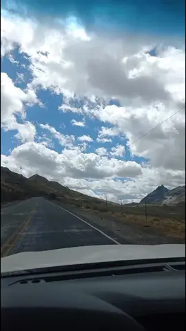 en ruta huallanca a antamina, con un hermoso cielo serrano #pueblosmagicos #andesperuanos #perú🇵🇪tiktok #sociales #carreterasdelperú 