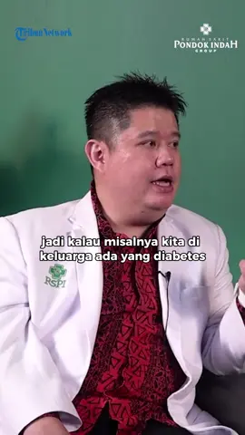 Ternyata gonta-ganti kacamata bisa jadi salah satu tanda diabetes! Menurut dr. Wirawan Hambali, Sp.PD, FINASIM (RSPI), beberapa gejala yang sering muncul antara lain kesehatan mata yang berubah-ubah, kesemutan, hingga berat badan turun tanpa sebab.    Kenali tanda-tandanya dan simak pembahasan lengkapnya di YouTube Tribunnews!