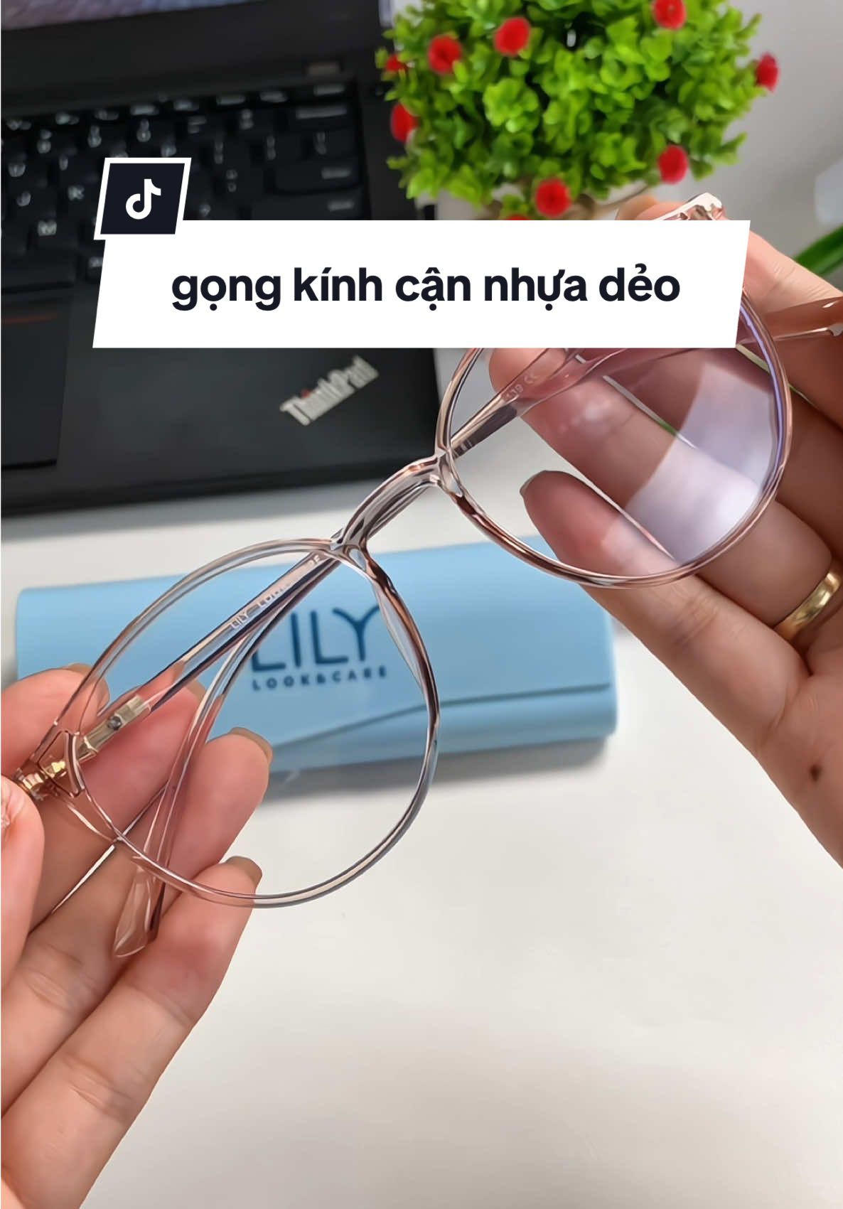 Gọng kính dẻo siêu nhẹ, bẻ cong không lo gãy 🤓.#muacungquyen #gongkinh #gongkinhcan #review #xuhuong 
